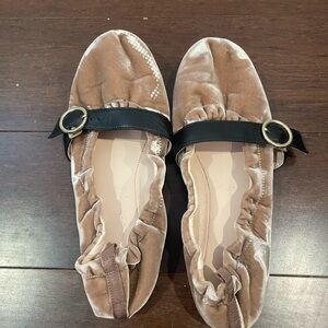 guc j crew pale pink Velvet Ballet Flats mary jane black Strap gold buckle 7